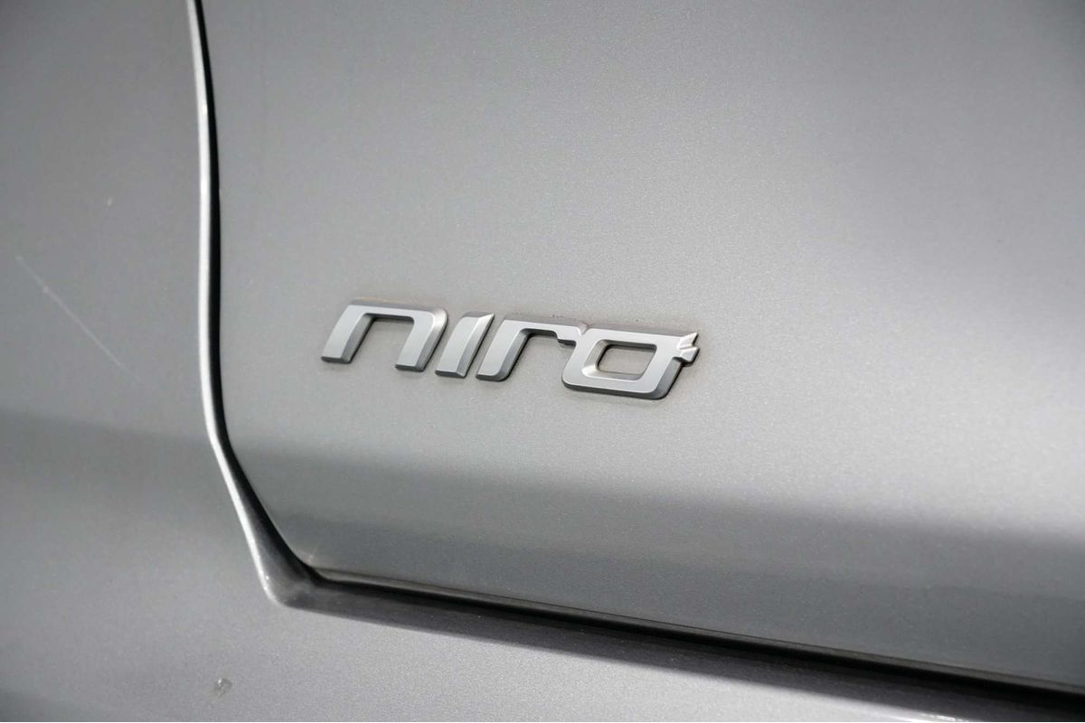 2022 Kia Niro Hybrid Sport DE
