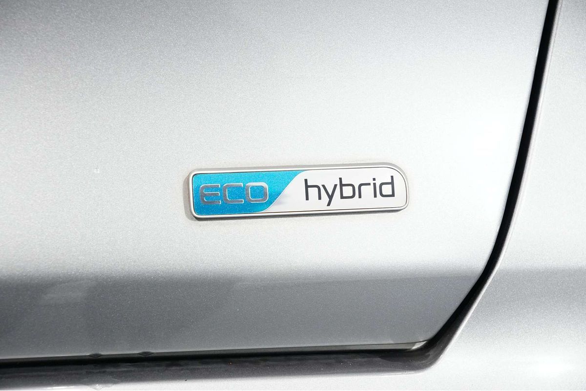 2022 Kia Niro Hybrid Sport DE