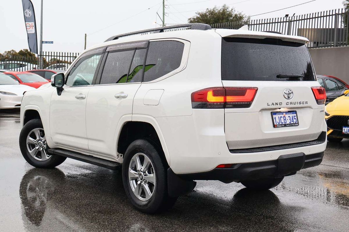 2023 Toyota Landcruiser Sahara FJA300R