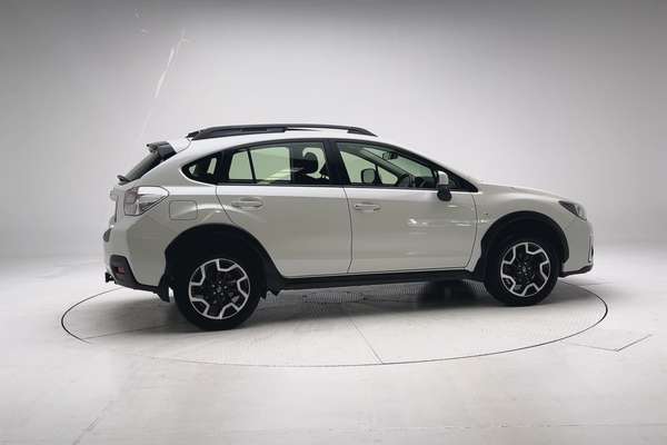 2016 Subaru XV 2.0i G4X thumb-8