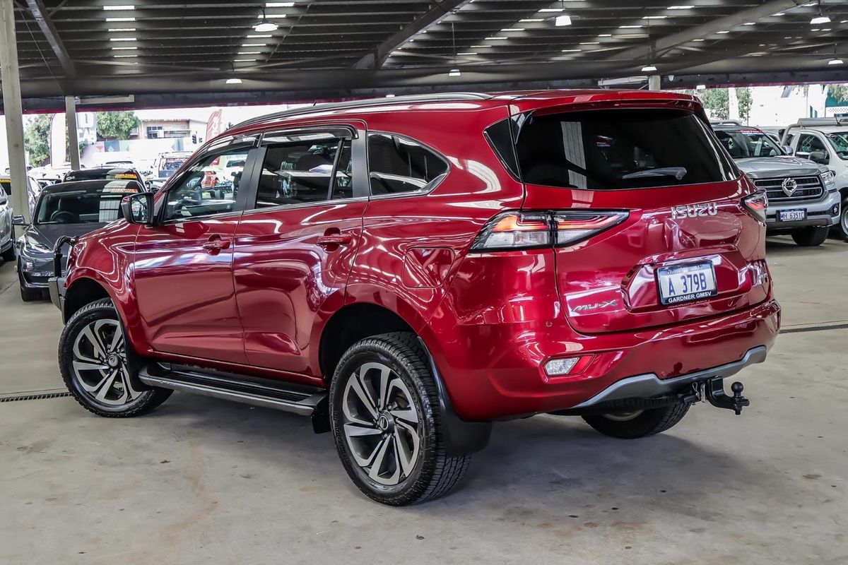 2022 Isuzu MU-X LS-T