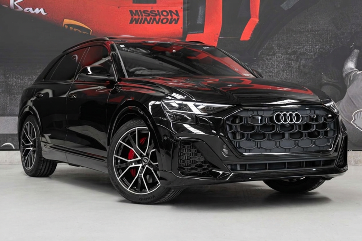 2024 Audi Q8 60 TFSI e S line F1