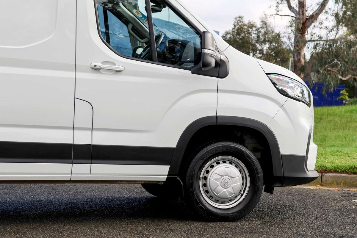 2025 LDV Deliver 9 MWB Mid Roof MWB Mid Roof image 3