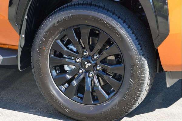 2025 Mitsubishi Triton GSR MV 4X4 thumb-3