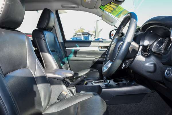 2021 Toyota Hilux SR5 GUN126R 4X4 thumb-9