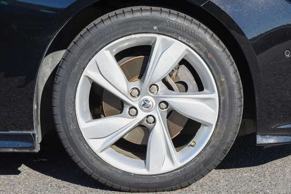 2018 Holden Commodore RS-V ZB thumb-3