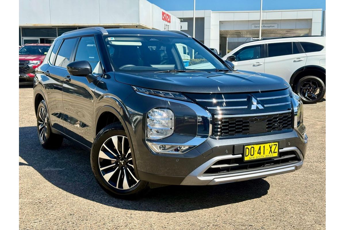 2025 Mitsubishi Outlander LS ZM