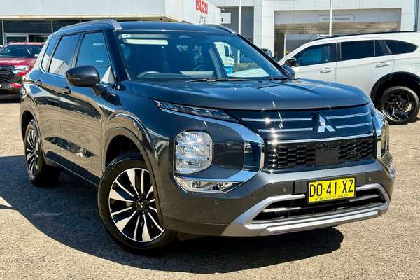 2025 Mitsubishi Outlander LS ZM