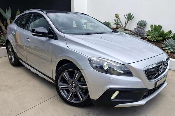 2014 Volvo V40 Cross Country D4 Luxury
