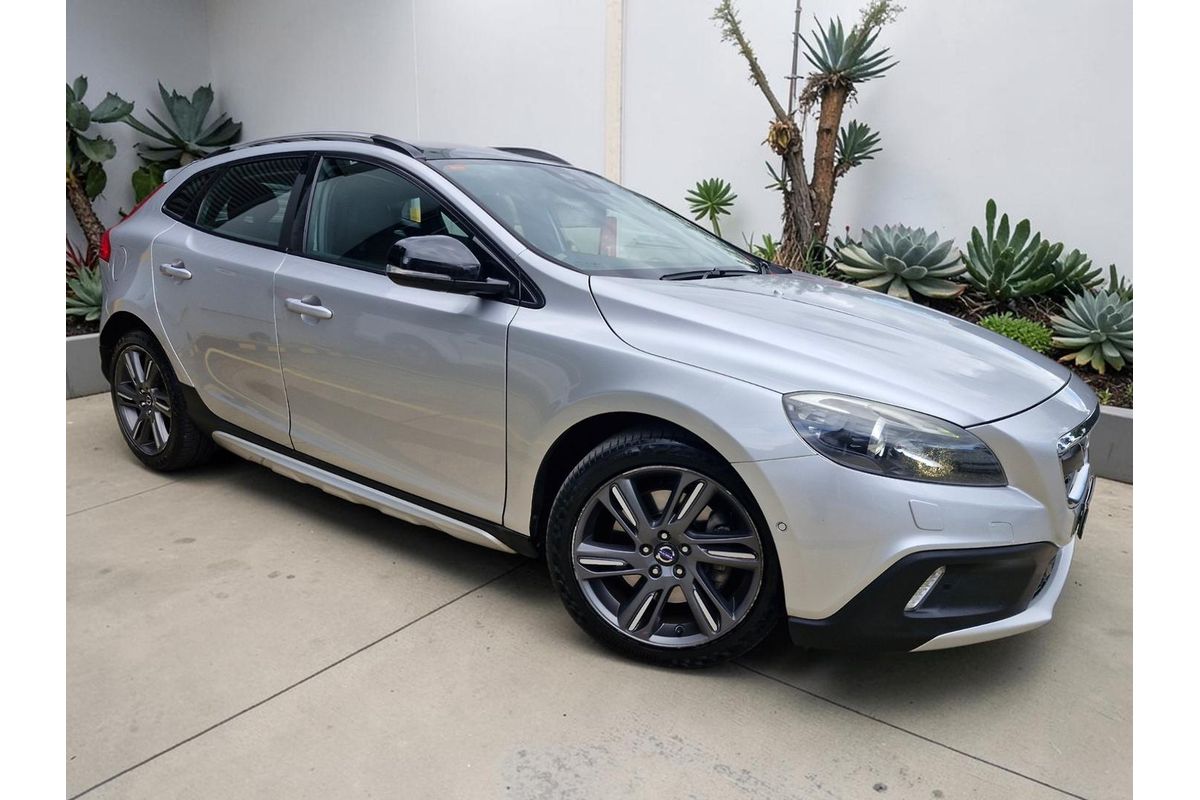 2014 Volvo V40 Cross Country D4 Luxury
