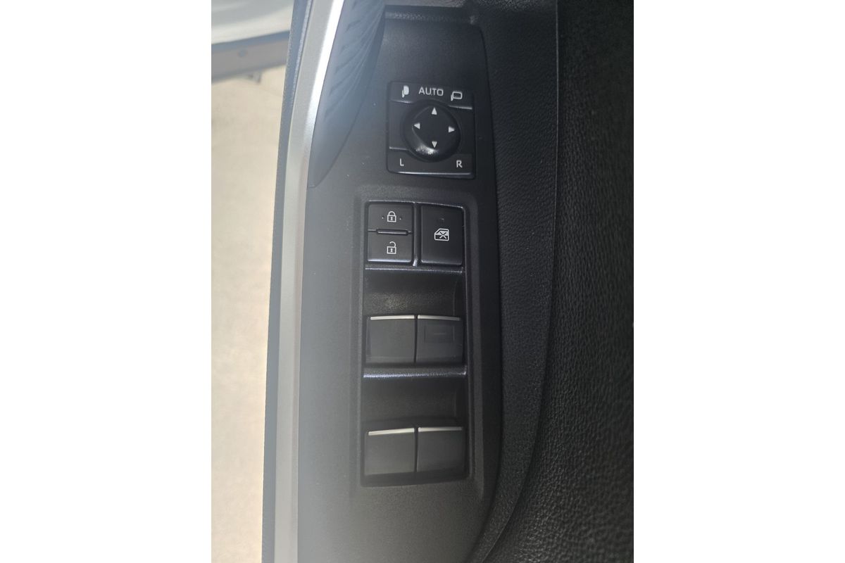 2021 Toyota RAV4 Cruiser AXAH52R image 17