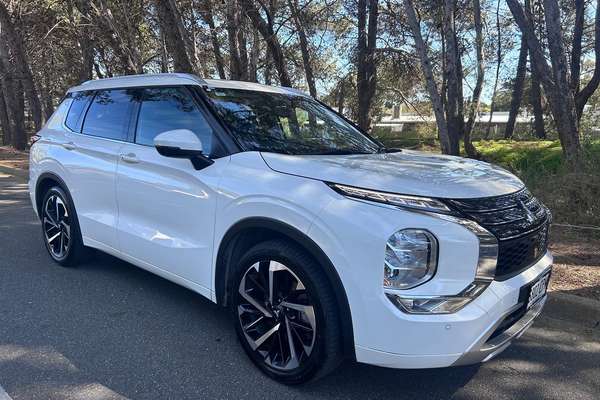 2022 Mitsubishi Outlander Exceed ZM thumb-0