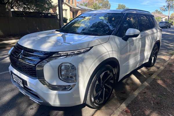 2022 Mitsubishi Outlander Exceed ZM thumb-2
