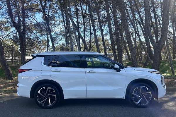 2022 Mitsubishi Outlander Exceed ZM thumb-10