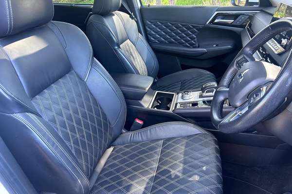 2022 Mitsubishi Outlander Exceed ZM thumb-16