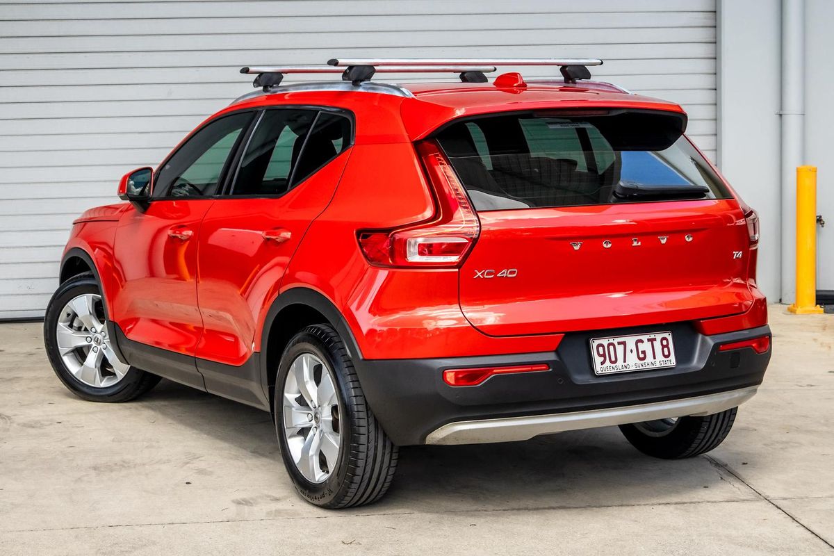 2021 Volvo XC40 T4 Momentum