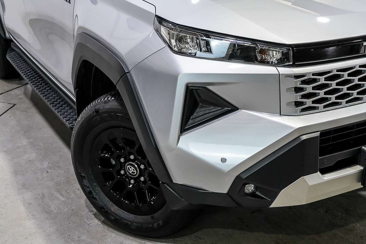 2026 Toyota Hilux SR 48V GUN227R 4X4