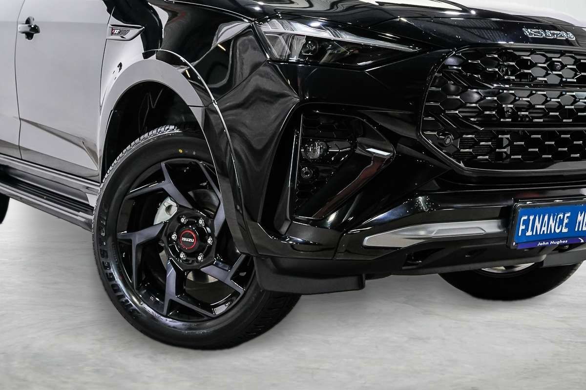 2025 Isuzu MU-X X-TERRAIN