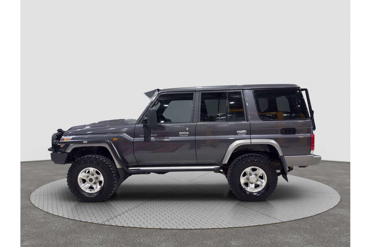 2021 Toyota Landcruiser GXL VDJ76R image 3
