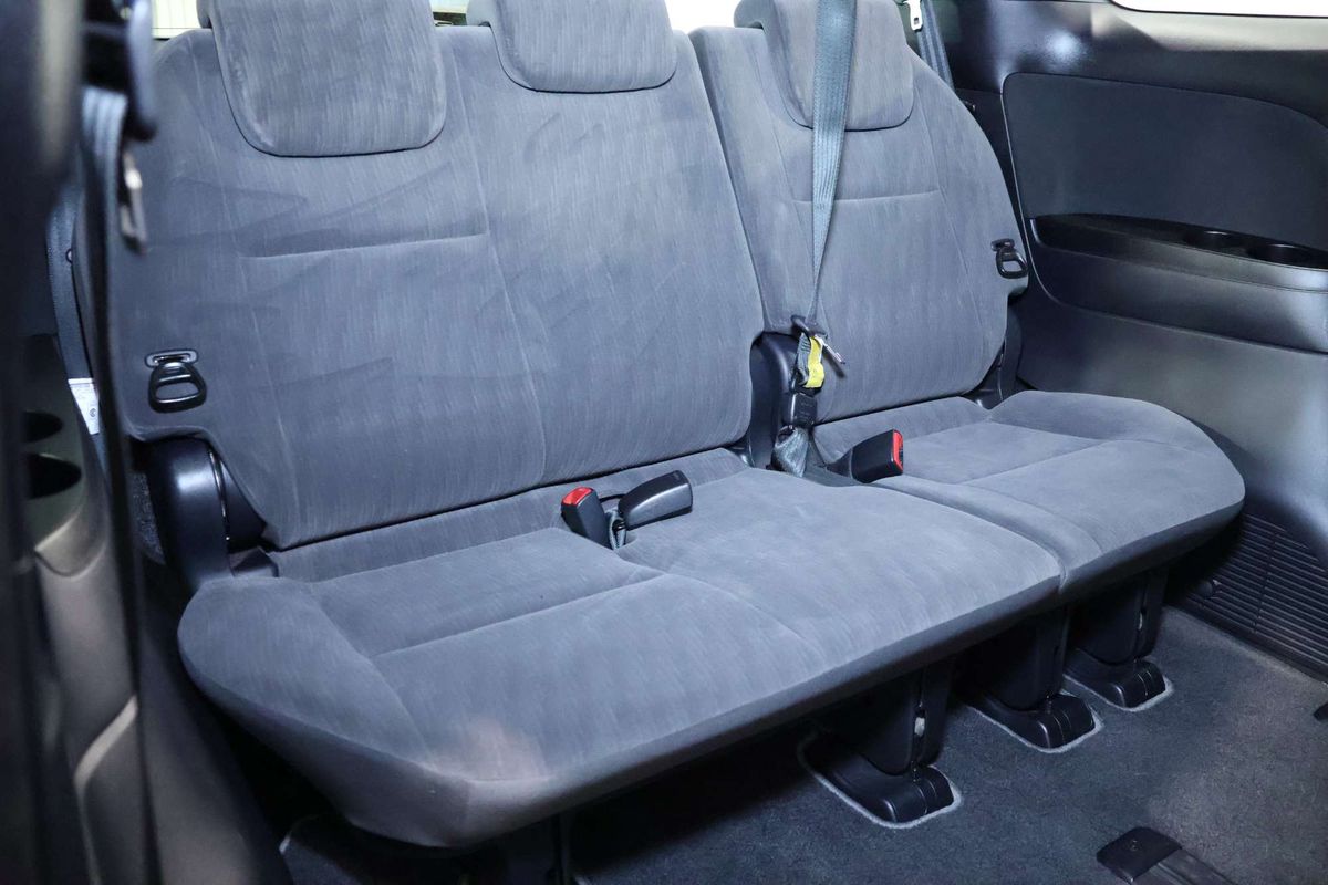 2017 Toyota Tarago GLi ACR50R