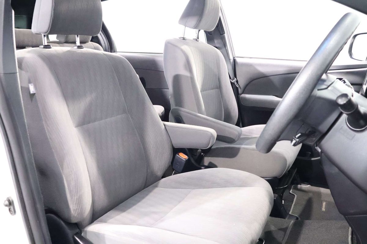 2017 Toyota Tarago GLi ACR50R