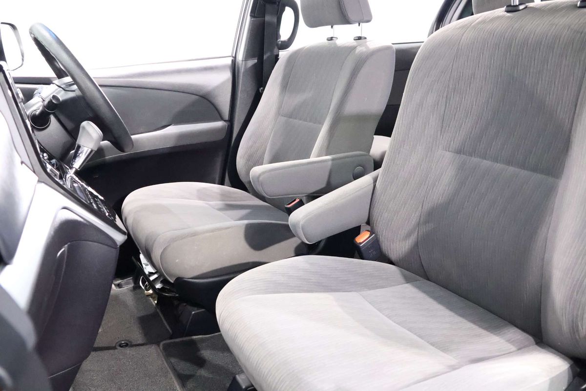2017 Toyota Tarago GLi ACR50R