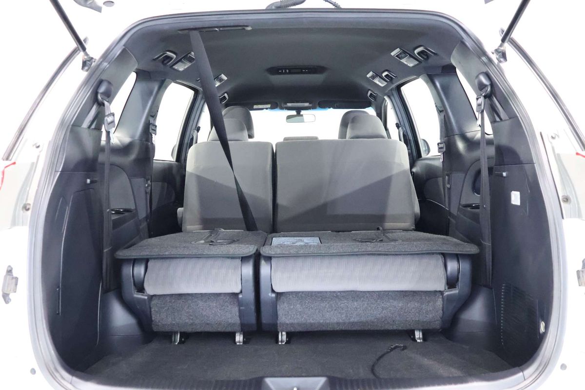 2017 Toyota Tarago GLi ACR50R