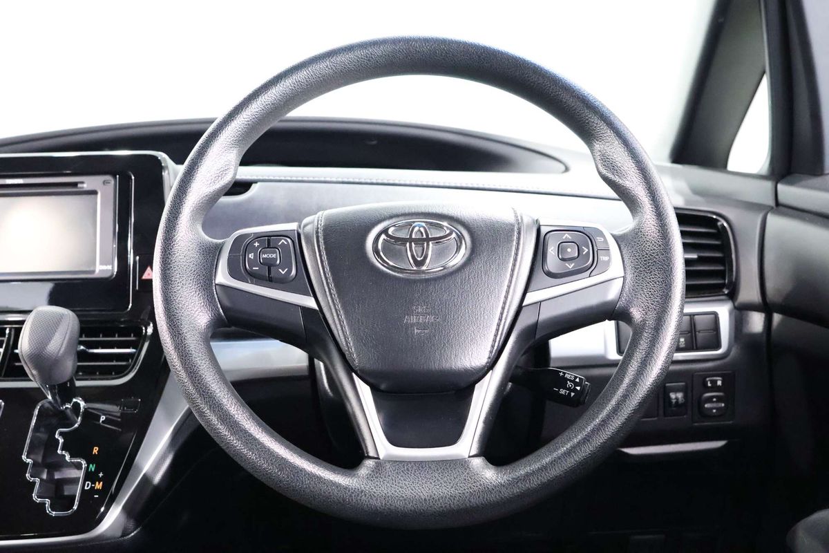 2017 Toyota Tarago GLi ACR50R