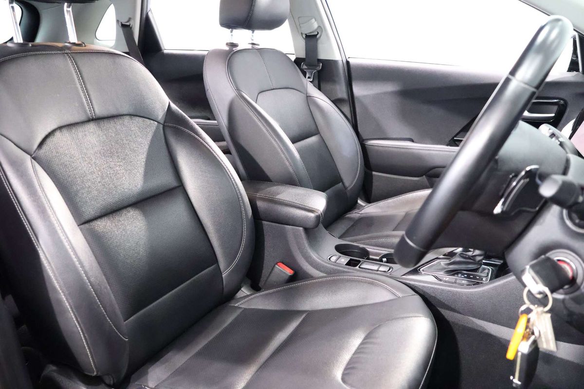 2021 Kia Niro Hybrid Sport DE