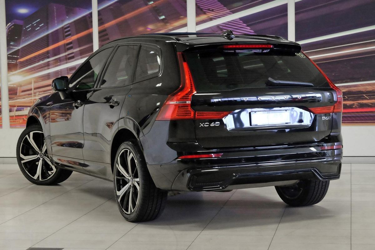 2022 Volvo XC60 Ultimate B6 Dark