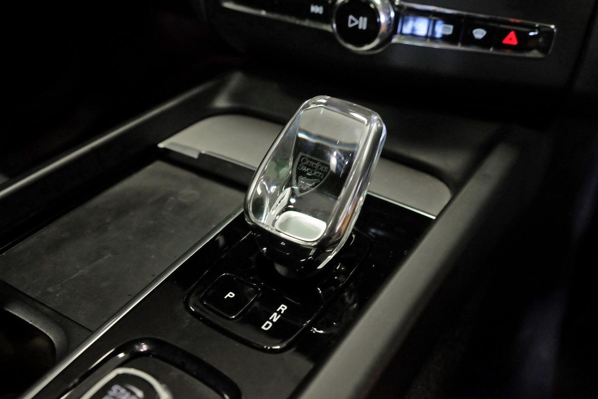 2022 Volvo XC60 Ultimate B6 Dark image 11