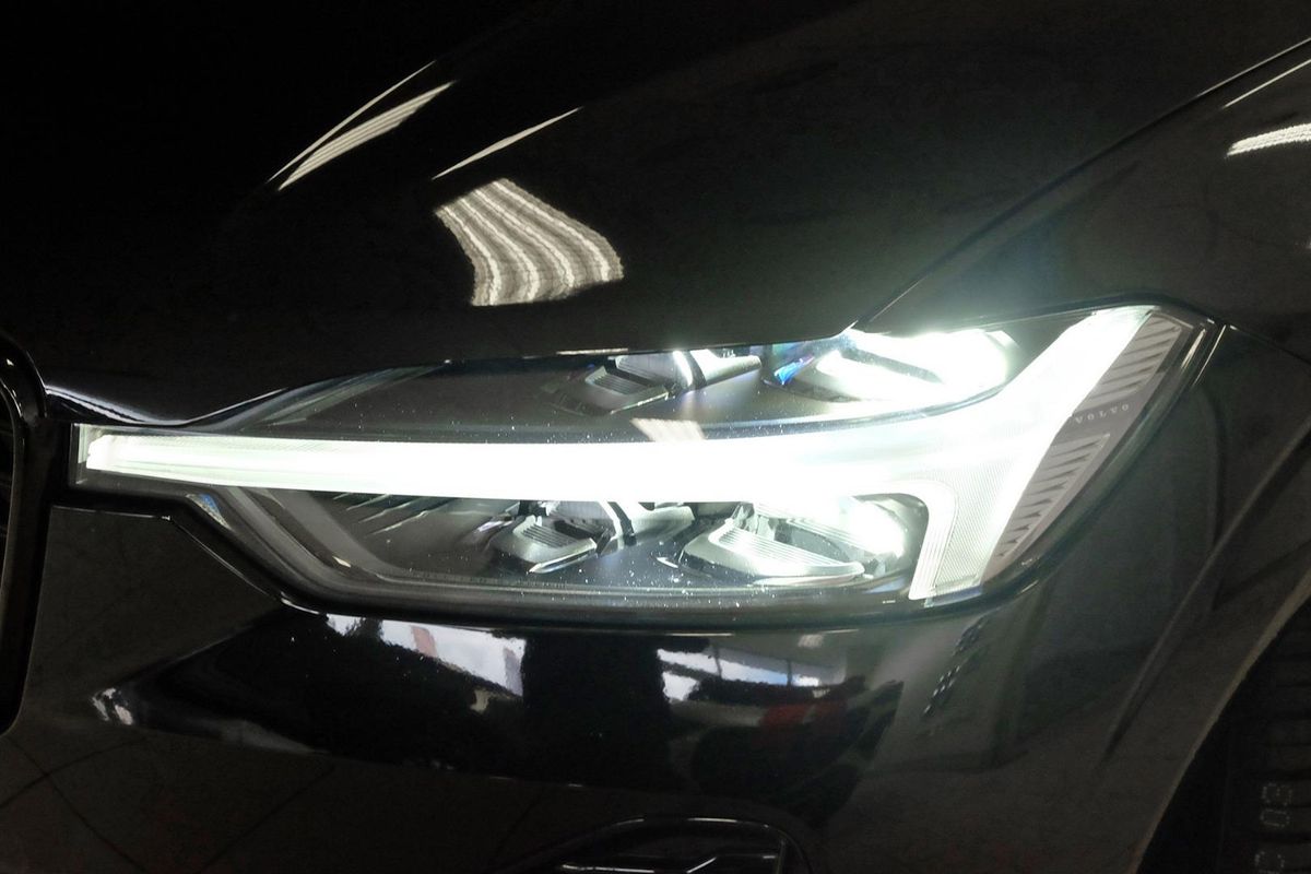 2022 Volvo XC60 Ultimate B6 Dark image 19