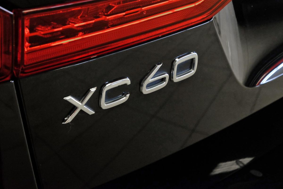 2022 Volvo XC60 Ultimate B6 Dark image 22