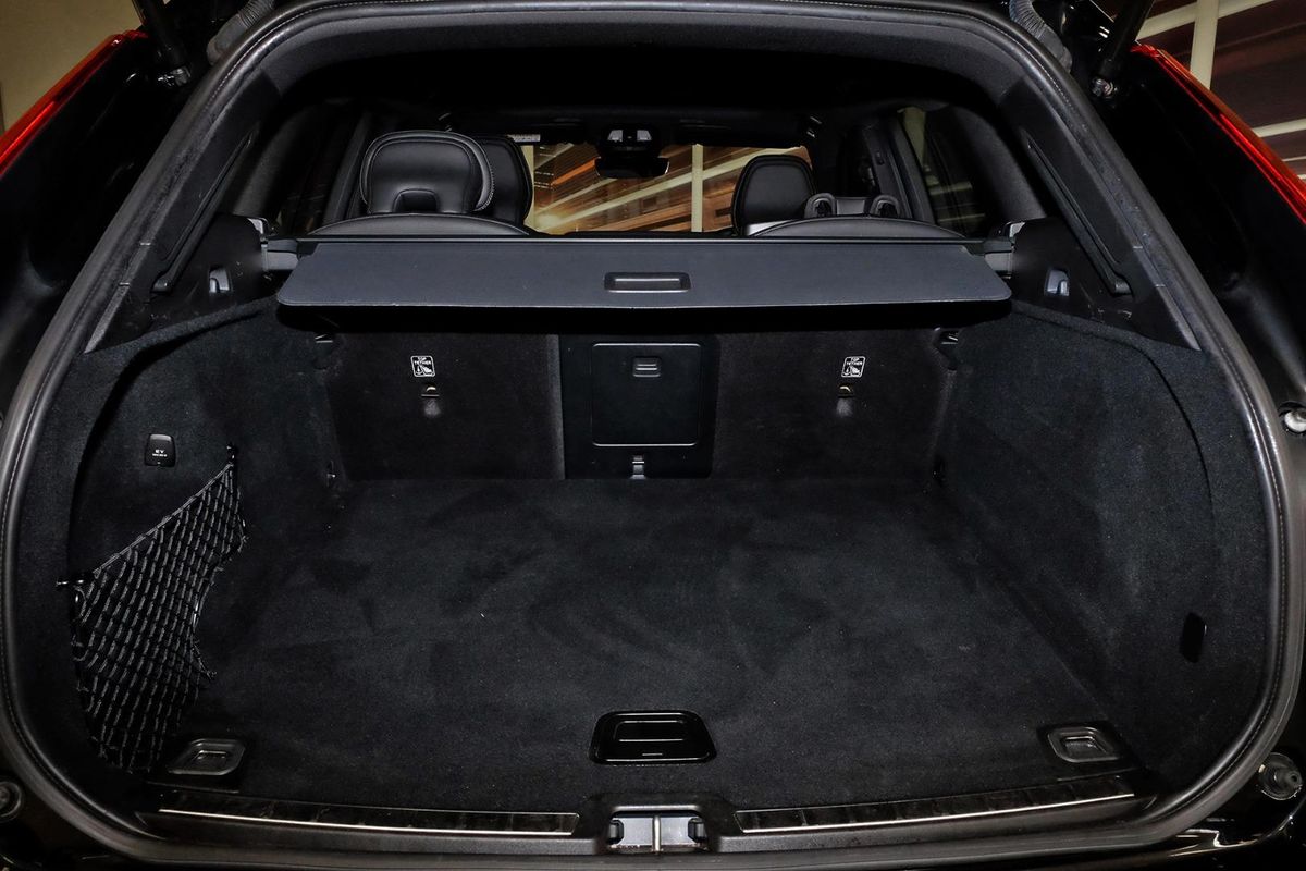 2022 Volvo XC60 Ultimate B6 Dark image 23