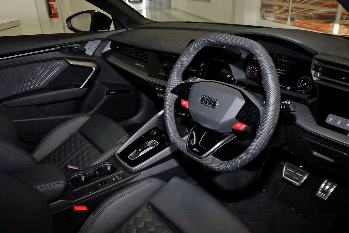 2025 Audi RS3 GY image 7