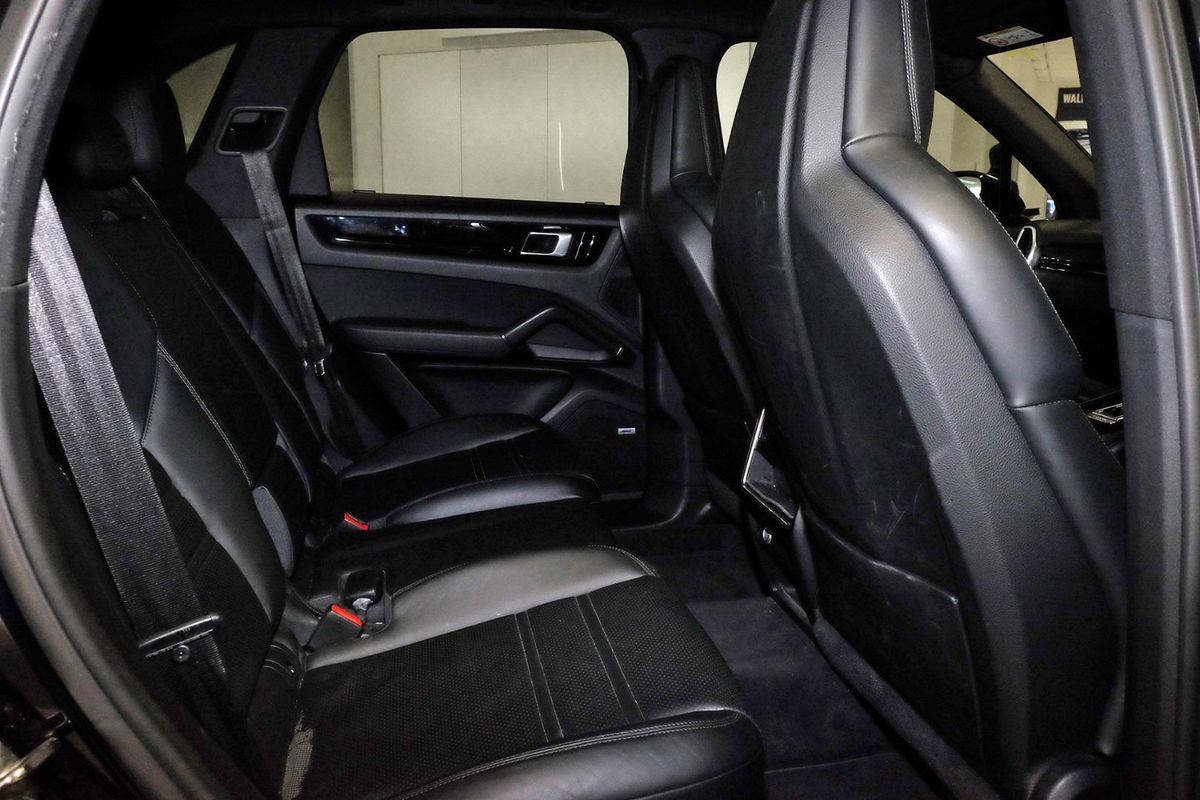 2018 Porsche Cayenne S 9YA image 10
