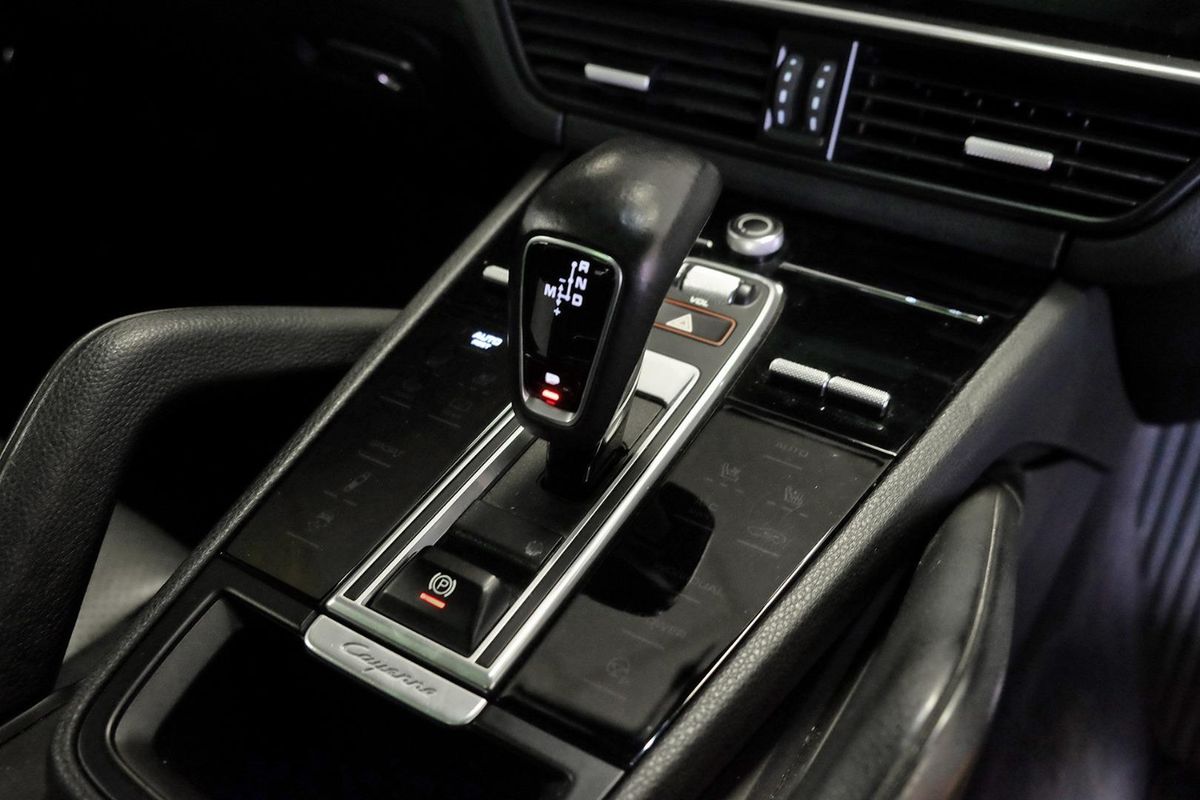 2018 Porsche Cayenne S 9YA image 11