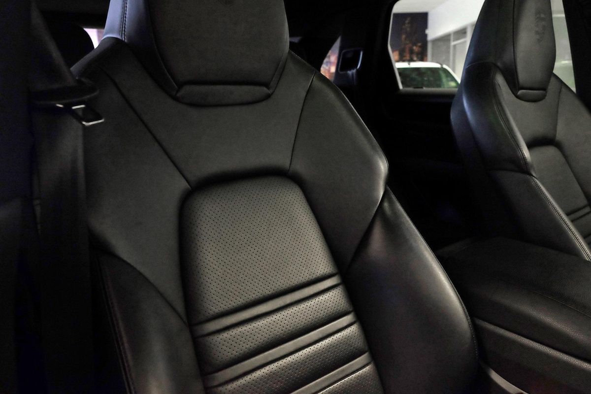 2018 Porsche Cayenne S 9YA image 17