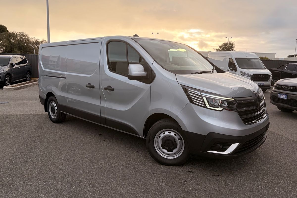 2026 Renault Trafic Premium X82 LWB Low Roof