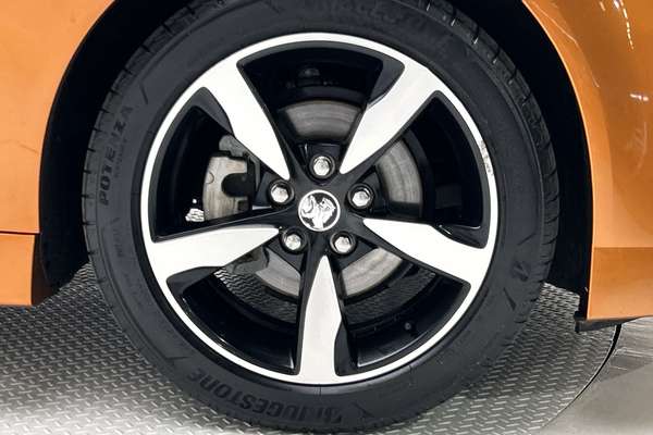 2017 Holden Commodore SV6 VF Series II thumb-9