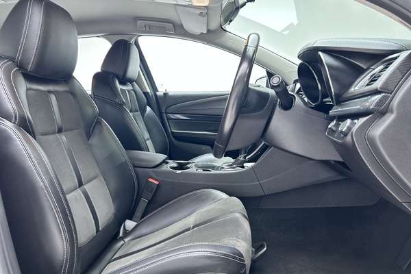 2017 Holden Commodore SV6 VF Series II thumb-12