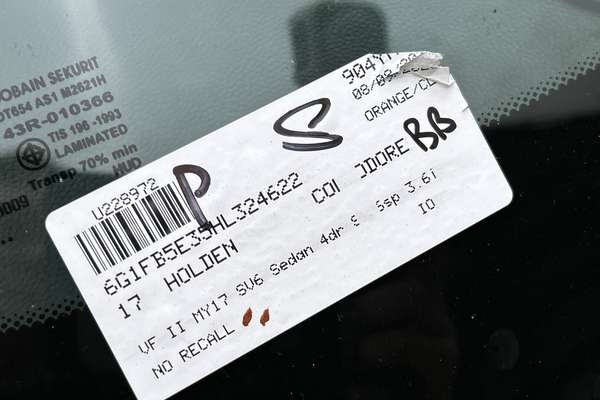 2017 Holden Commodore SV6 VF Series II thumb-23