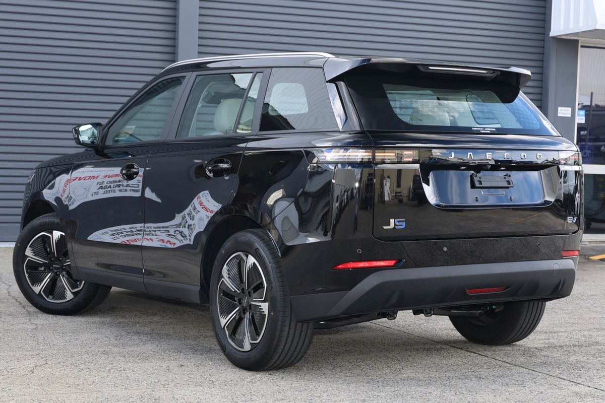 2026 OMODA JAECOO J5 EV Summit