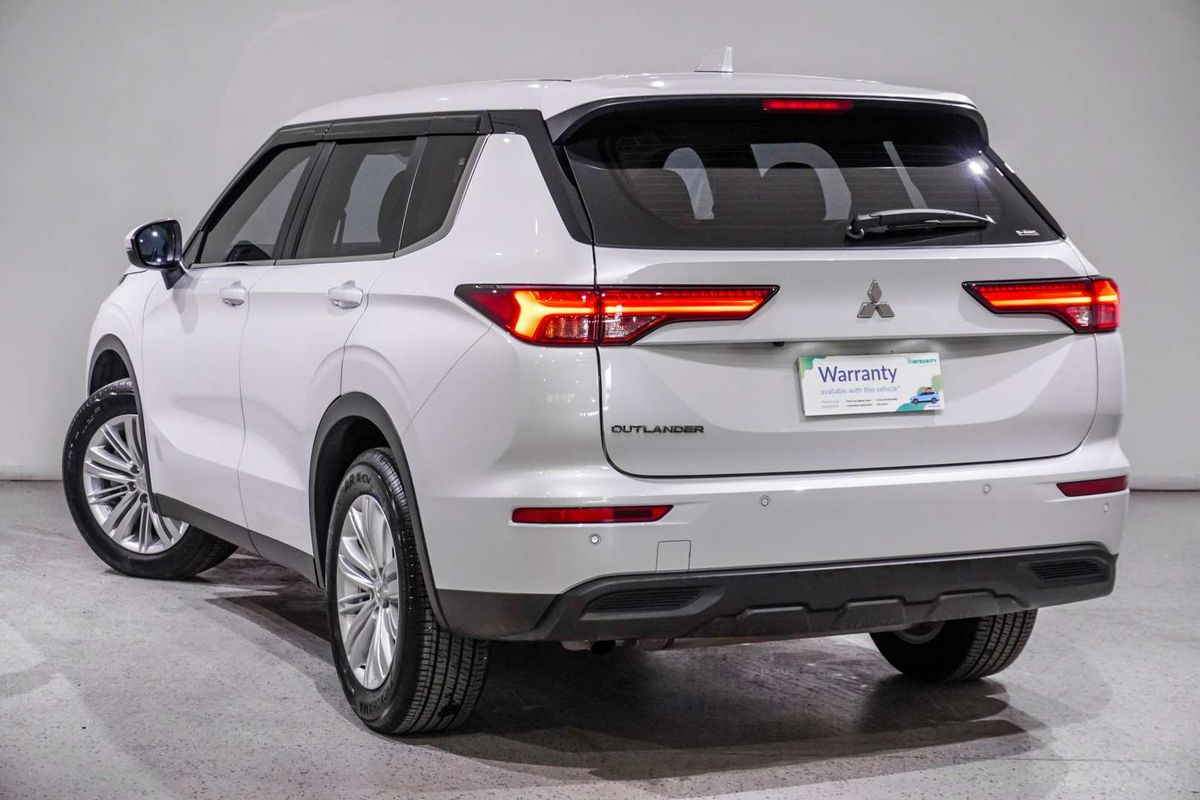 2024 Mitsubishi Outlander ES ZM