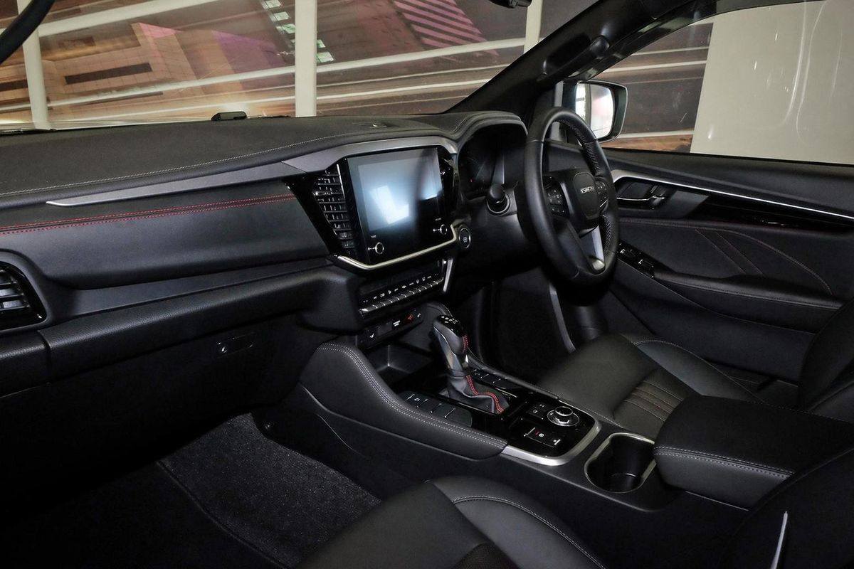 2026 Isuzu MU-X X-TERRAIN image 17