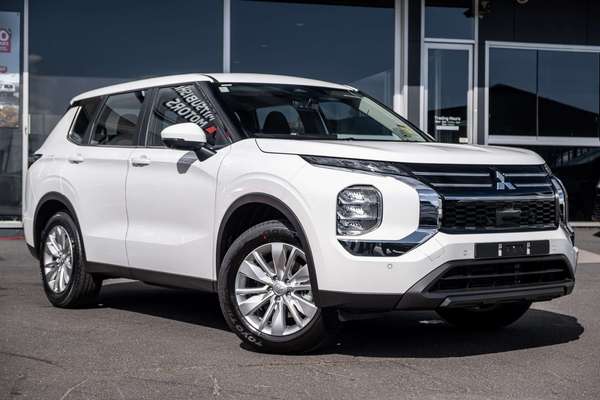 2025 Mitsubishi Outlander ES ZM