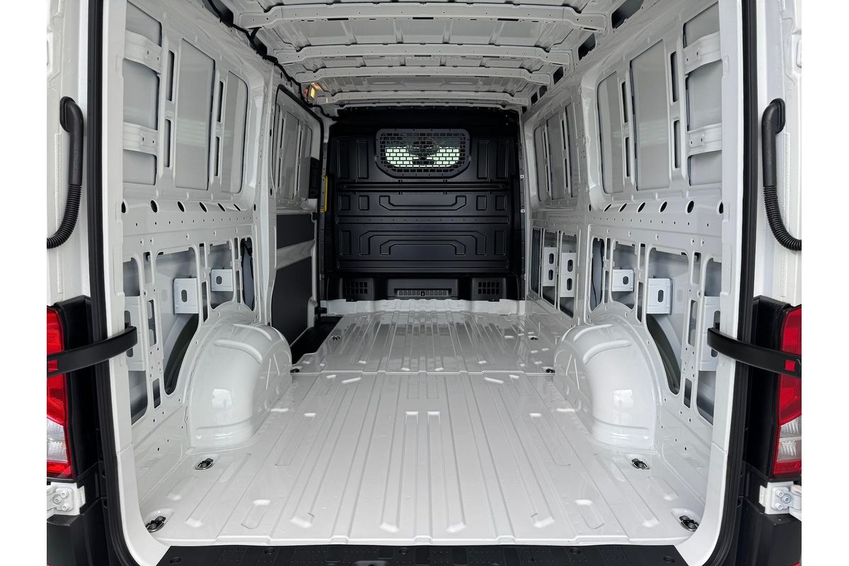 2026 Volkswagen Crafter 35 TDI360 Runner SY1 MWB image 18