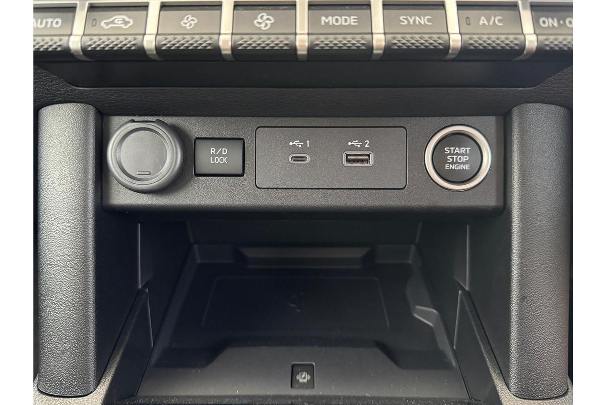 2025 Mitsubishi Triton GLS MV 4X4 image 24