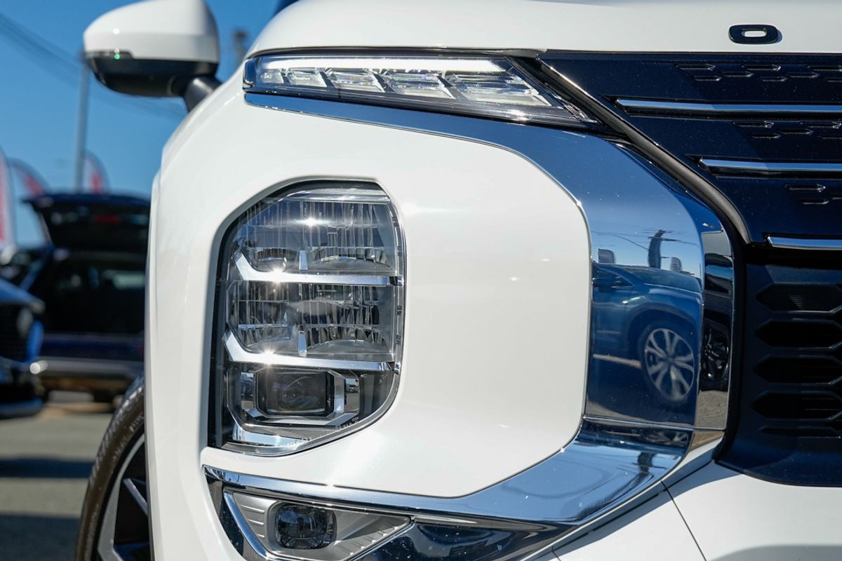 2023 Mitsubishi Outlander Exceed ZM