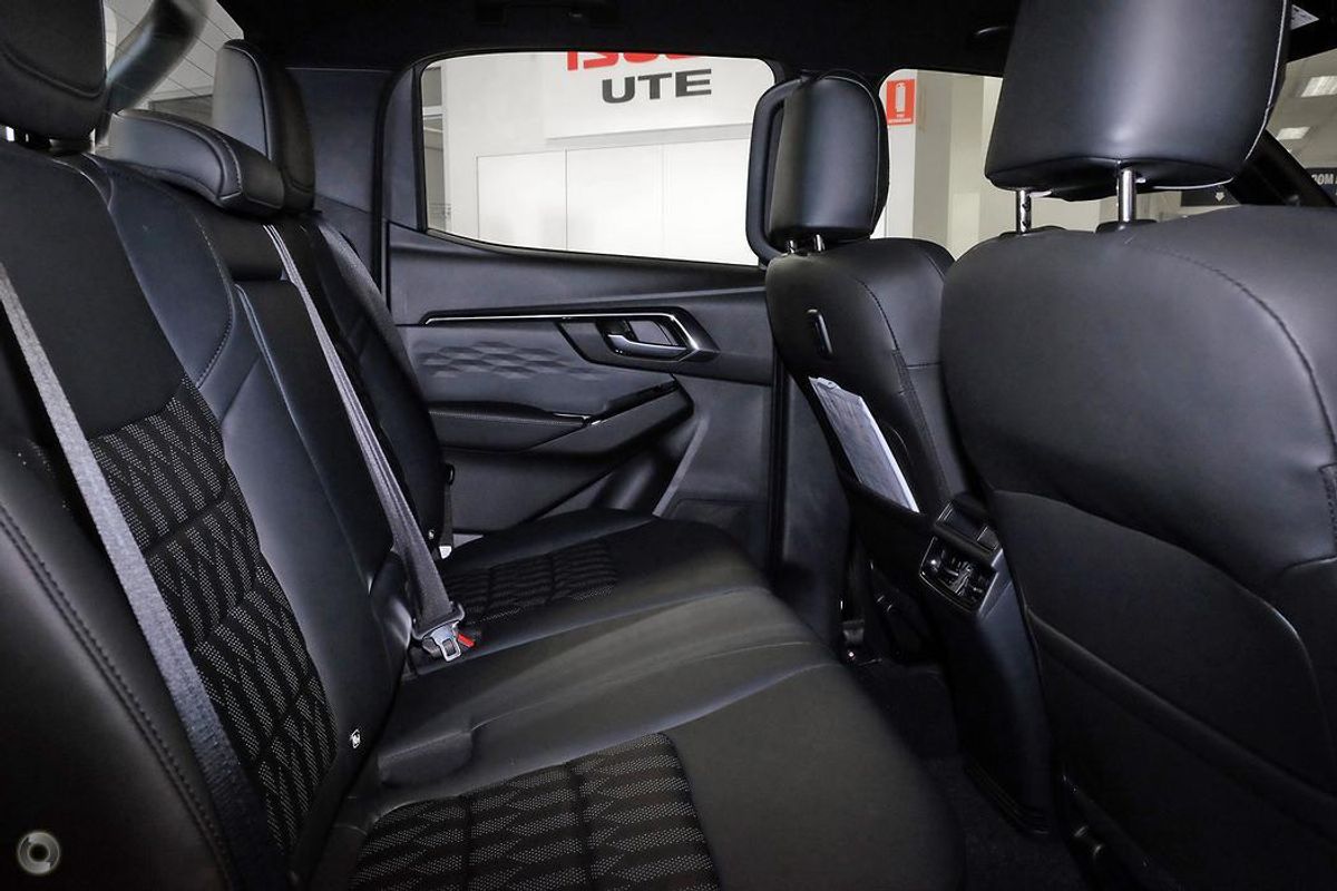 2026 Isuzu D-MAX BLADE 4X4 image 3